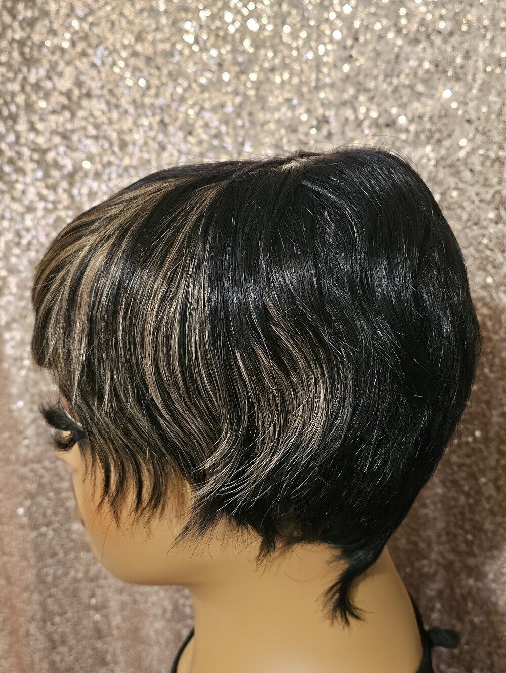 Wig - Picture 2 of 3